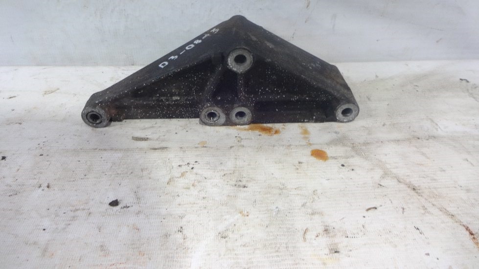 кронштейн патрубка интеркулера б/у - 1